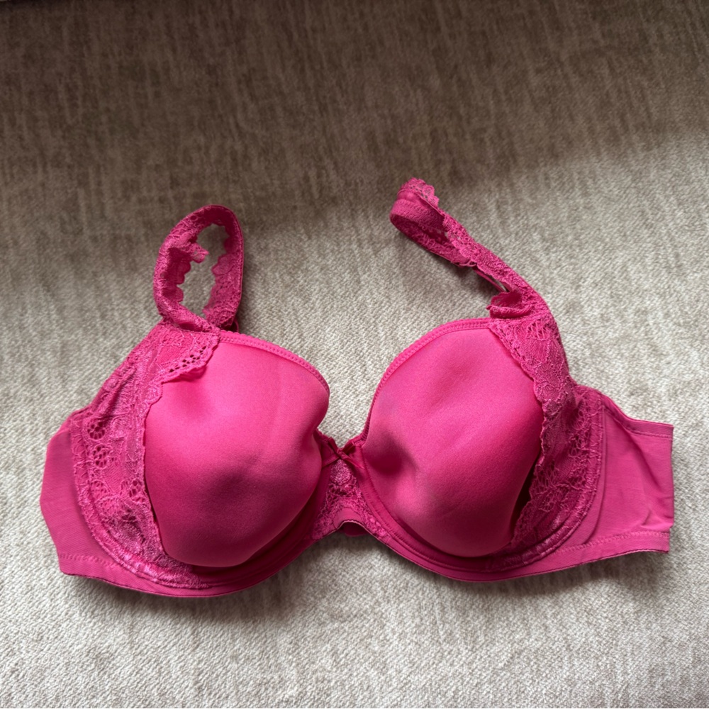 Victoria's Secret Fuchsia Lace Bra